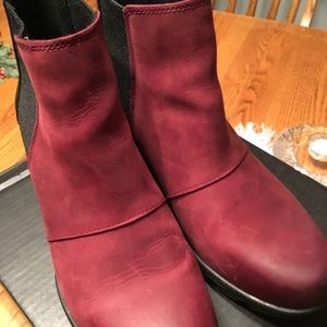 Sorel wedge burgundy boots